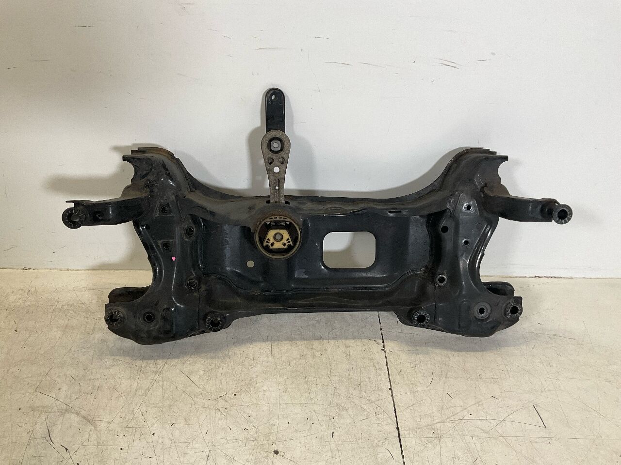 Front axle carrier VW Caddy IV Kasten (SA) 2.0 TDI  55 kW  75 PS (05.2015-> )