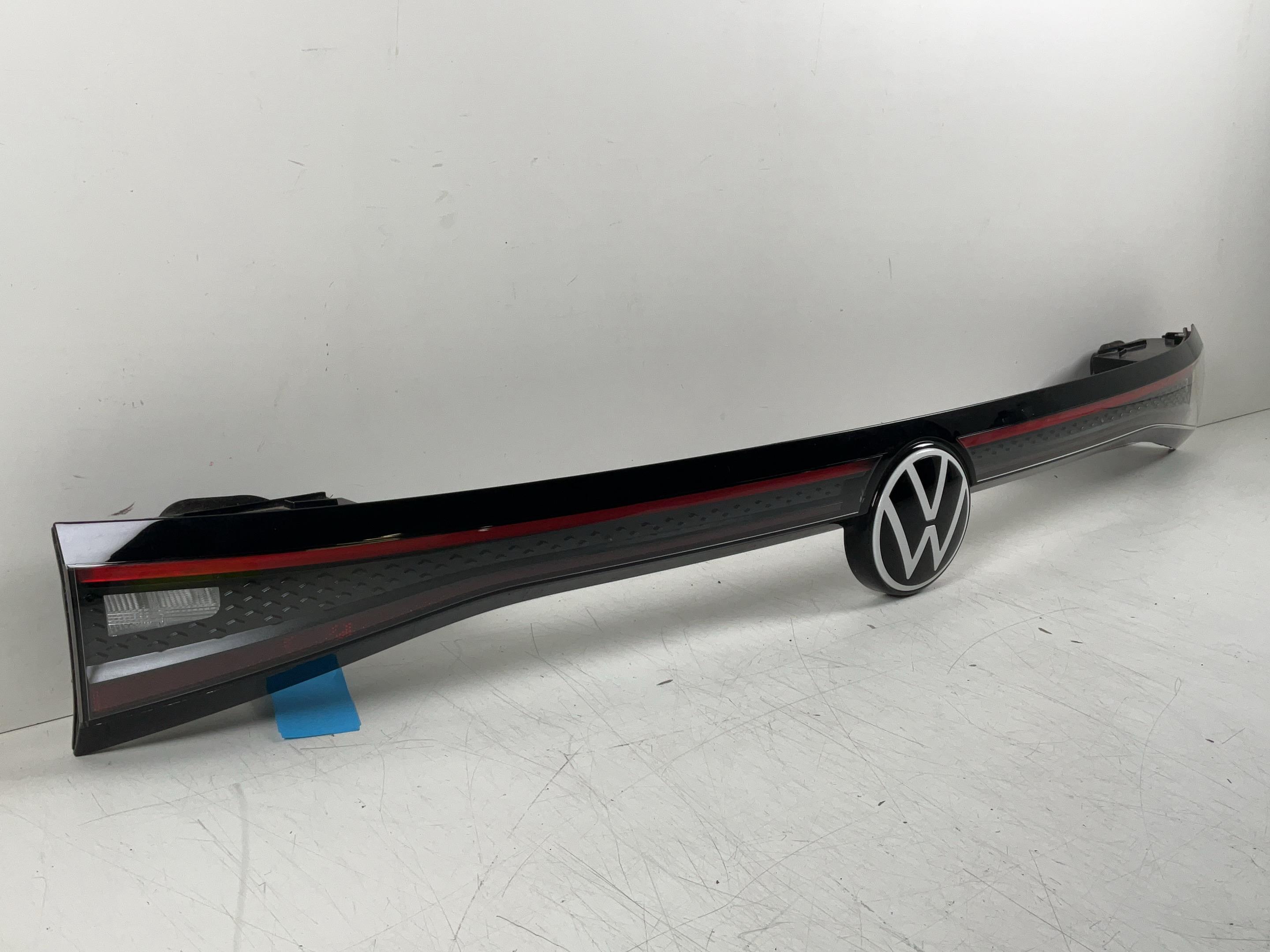 Feu arrière centre VW ID.4 (E21) Pro  210 kW  286 PS (10.2023-> )