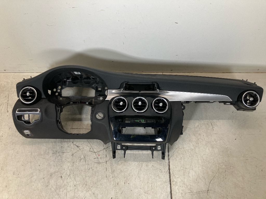 Car dashboard MERCEDES-BENZ C-Klasse (W205) C 220 BLUETEC  125 kW  170 PS (02.2014-05.2018) Car dashboard MERCEDES-BENZ C-Klasse (W205) C 220 BLUETEC  125 kW  170 PS (02.2014-05.2018)