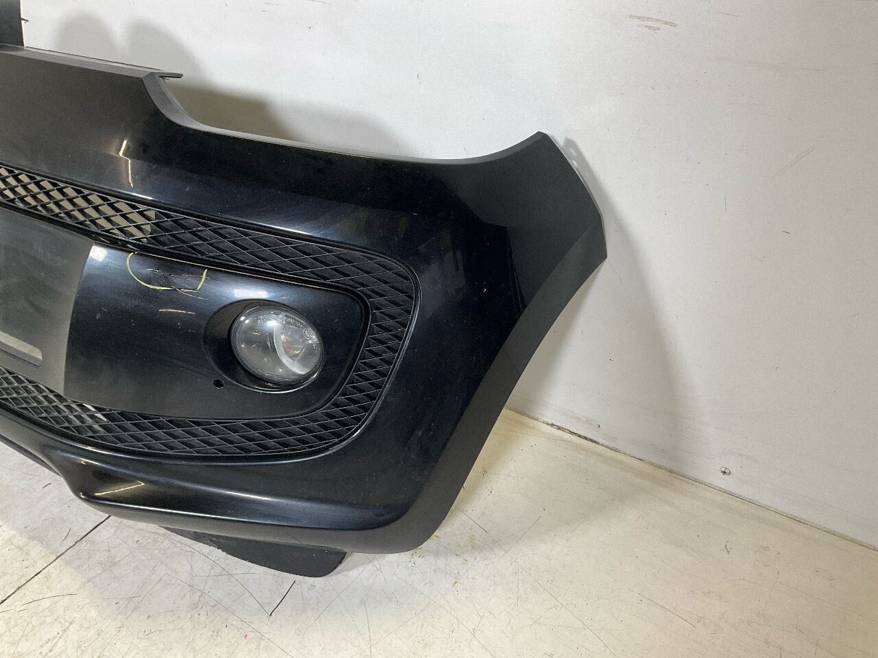Bumper front VW Up (AA) 1.0  55 kW  75 PS (08.2011-> )