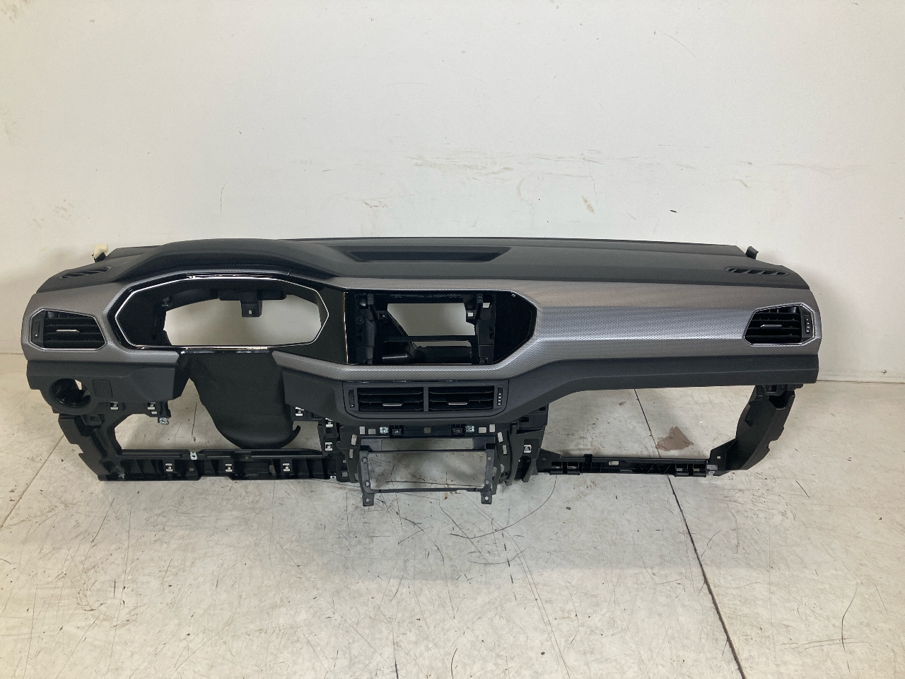 Car dashboard VW T-Cross (C11) 1.0 TSI  81 kW  110 PS (06.2020-> )