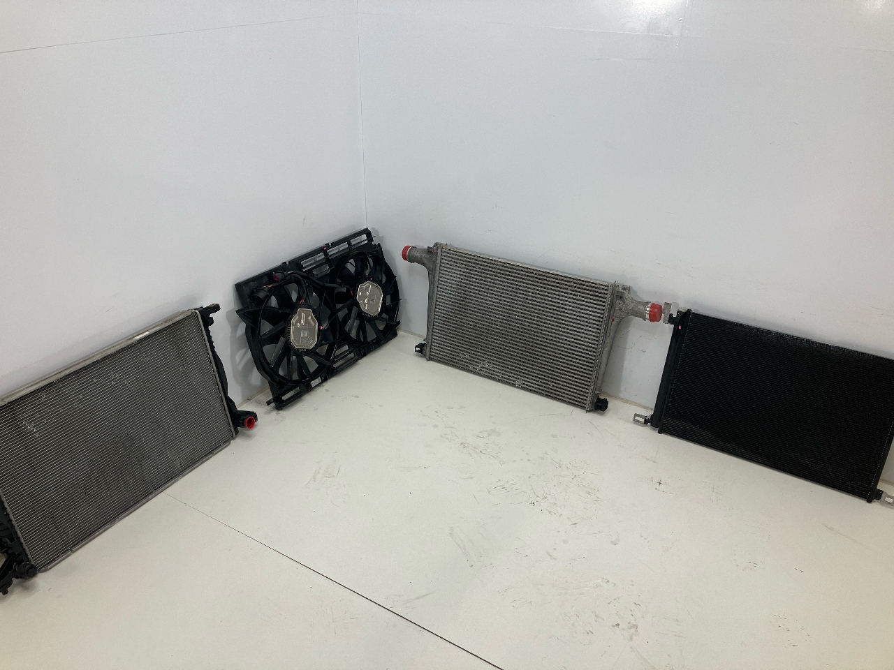 Pakiet chłodnicy bez tylnego zderzaka AUDI Q7 (4M) 3.0 TDI  200 kW  272 PS (06.2015-> )