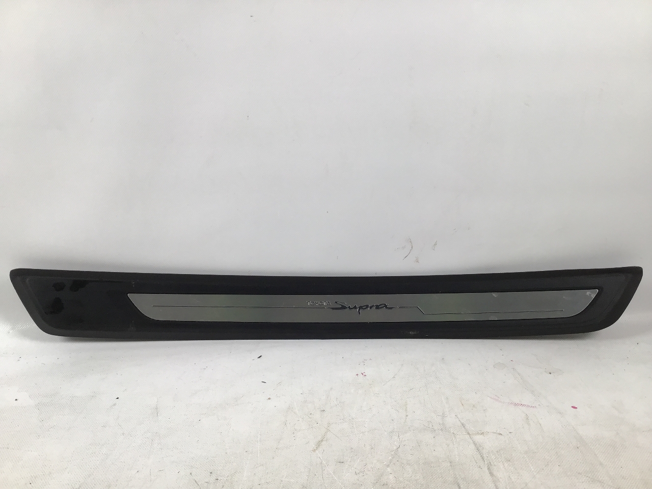 Baguette de seuil gauche TOYOTA Supra (DB) 3.0 GR  250 kW  340 PS (03.2019-> ) Baguette de seuil gauche TOYOTA Supra (DB) 3.0 GR  250 kW  340 PS (03.2019-> )