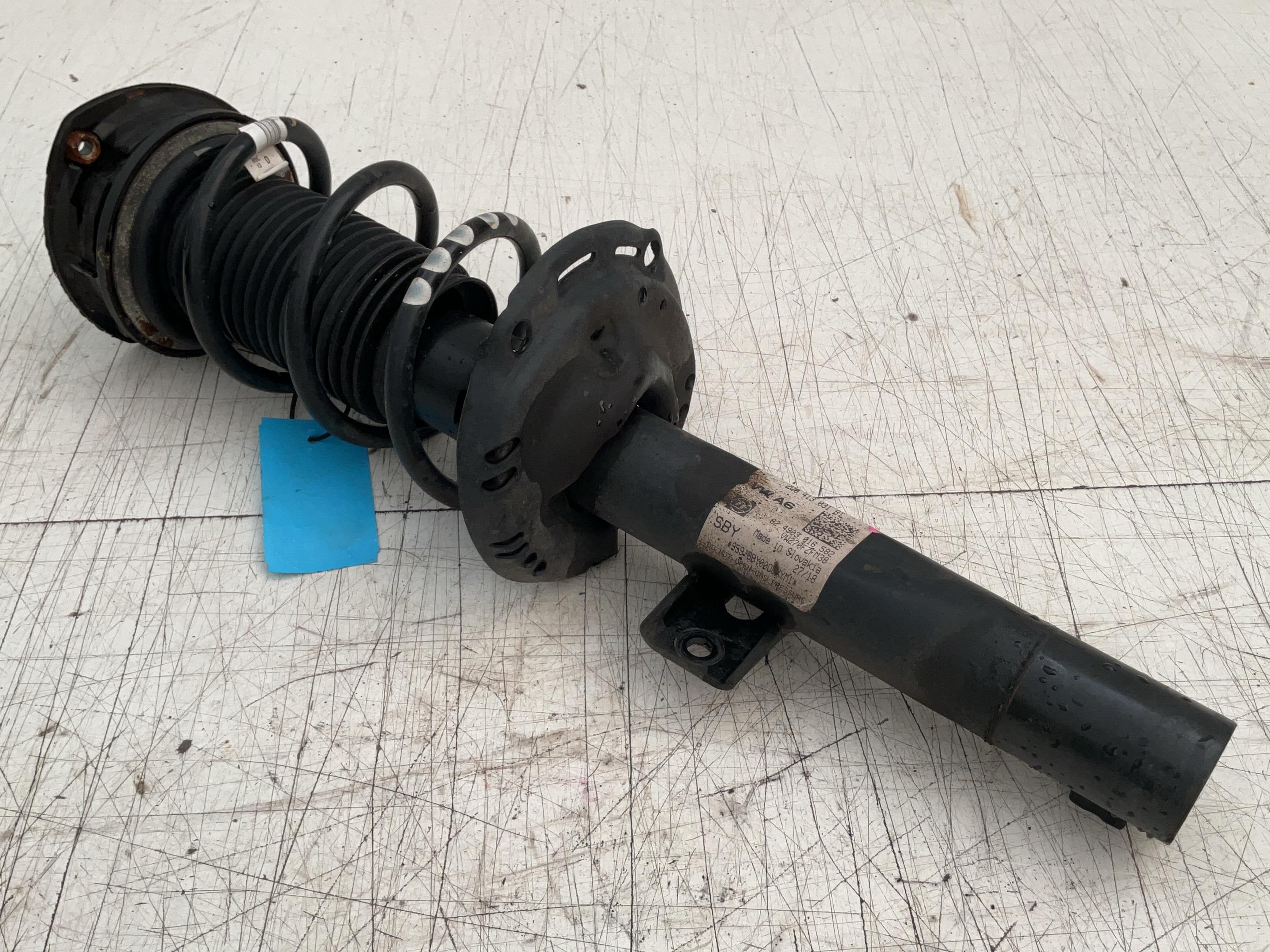Jambe de suspension avant gauche VW Polo VI (AW) 1.0 TSI  70 kW  95 PS (06.2017-> )