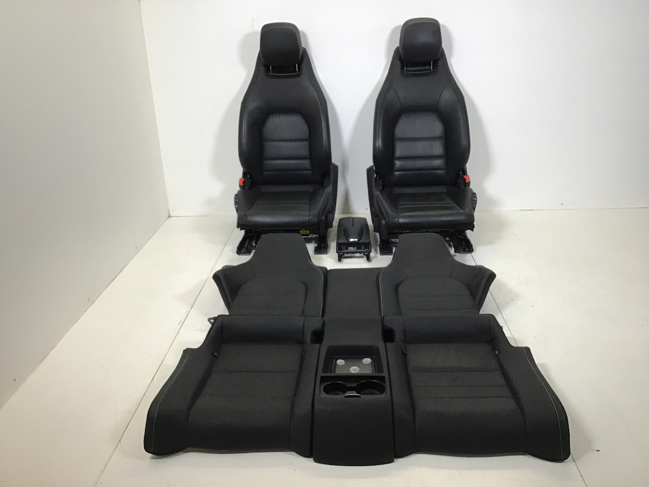 Equipement intérieur MERCEDES-BENZ E-Klasse Coupe (C207) E 220 BLUETEC  130 kW  177 PS (05.2014-> )