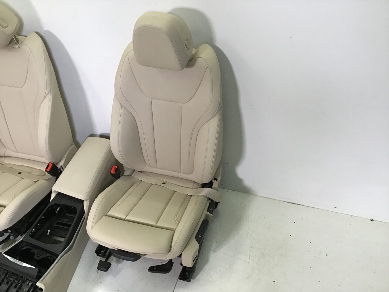 Interior equipment BMW 3er (G20) 330 i xDrive  190 kW  258 PS (07.2019-> )