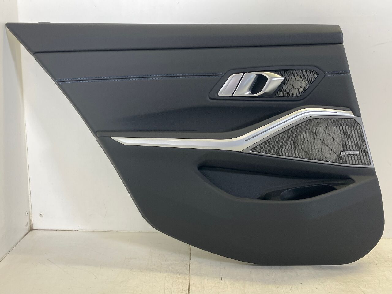 Interior equipment BMW 3er (G20) 330e Plug-in-Hybrid xDrive  135 kW  184 PS (07.2020-> )