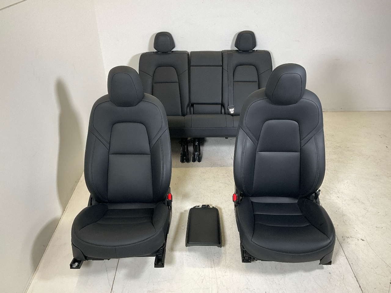 Innenausstattung TESLA Model Y (5YJY) EV Allrad  378 kW  514 PS (09.2021-> )