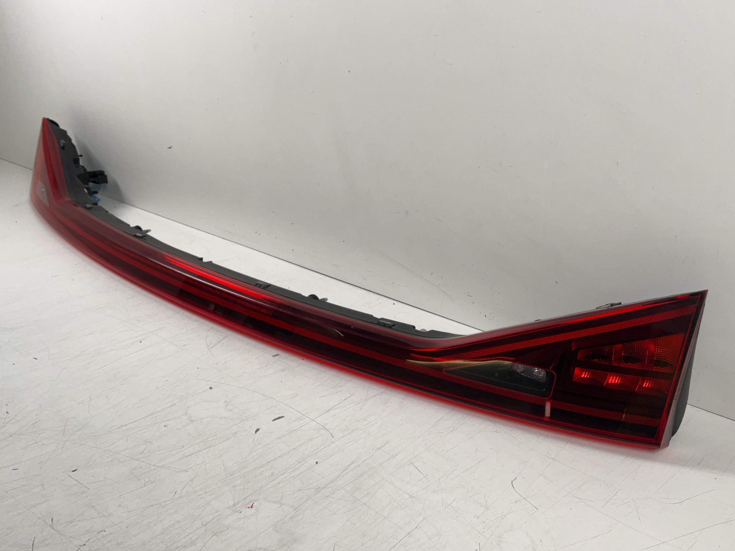 Feu arrière centre CUPRA Formentor (KM7) 2.5 VZ5 4Drive  287 kW  390 PS (10.2021-> )