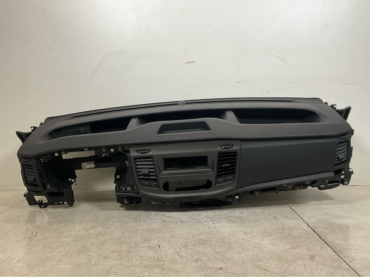 Tableau de bord FORD Transit V363 Pritsche/Fahrgestell (FED, FFD) 2.0 TDCi  125 kW  170 PS (03.2016-> ) Tableau de bord FORD Transit V363 Pritsche/Fahrgestell (FED, FFD) 2.0 TDCi  125 kW  170 PS (03.2016-> )