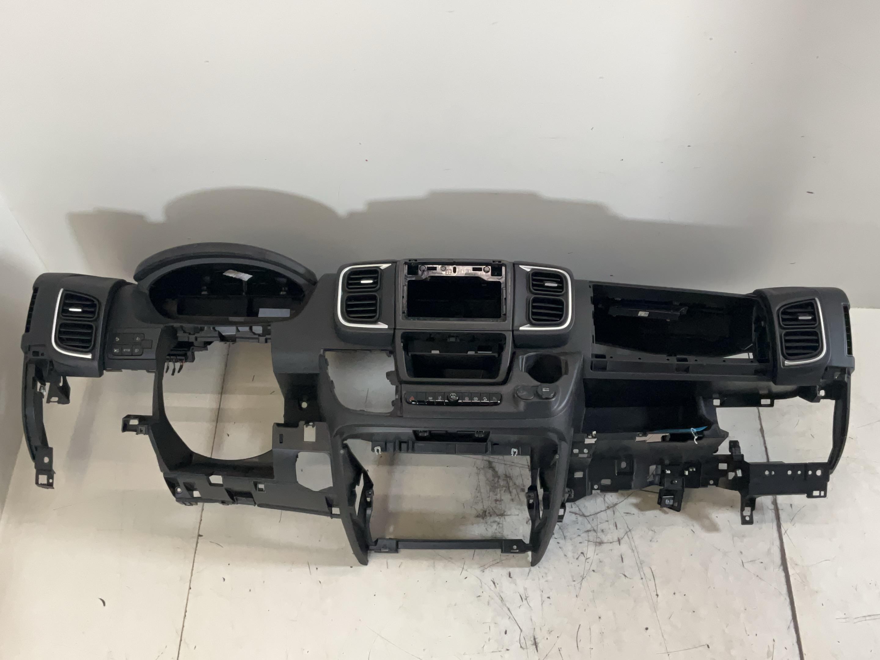 Armaturenbrett OPEL Movano C Kasten (U9) E-Ducato Hydrogen  205 kW  279 PS (04.2025-> )