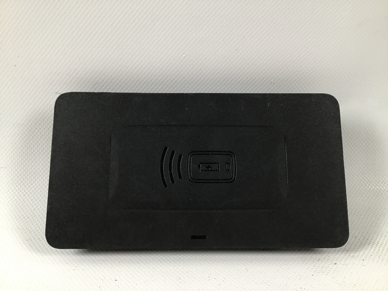 Station de recharge sans fil BMW 8er Coupe (G15, F92) M8  441 kW  600 PS (07.2019-> ) Station de recharge sans fil BMW 8er Coupe (G15, F92) M8  441 kW  600 PS (07.2019-> )