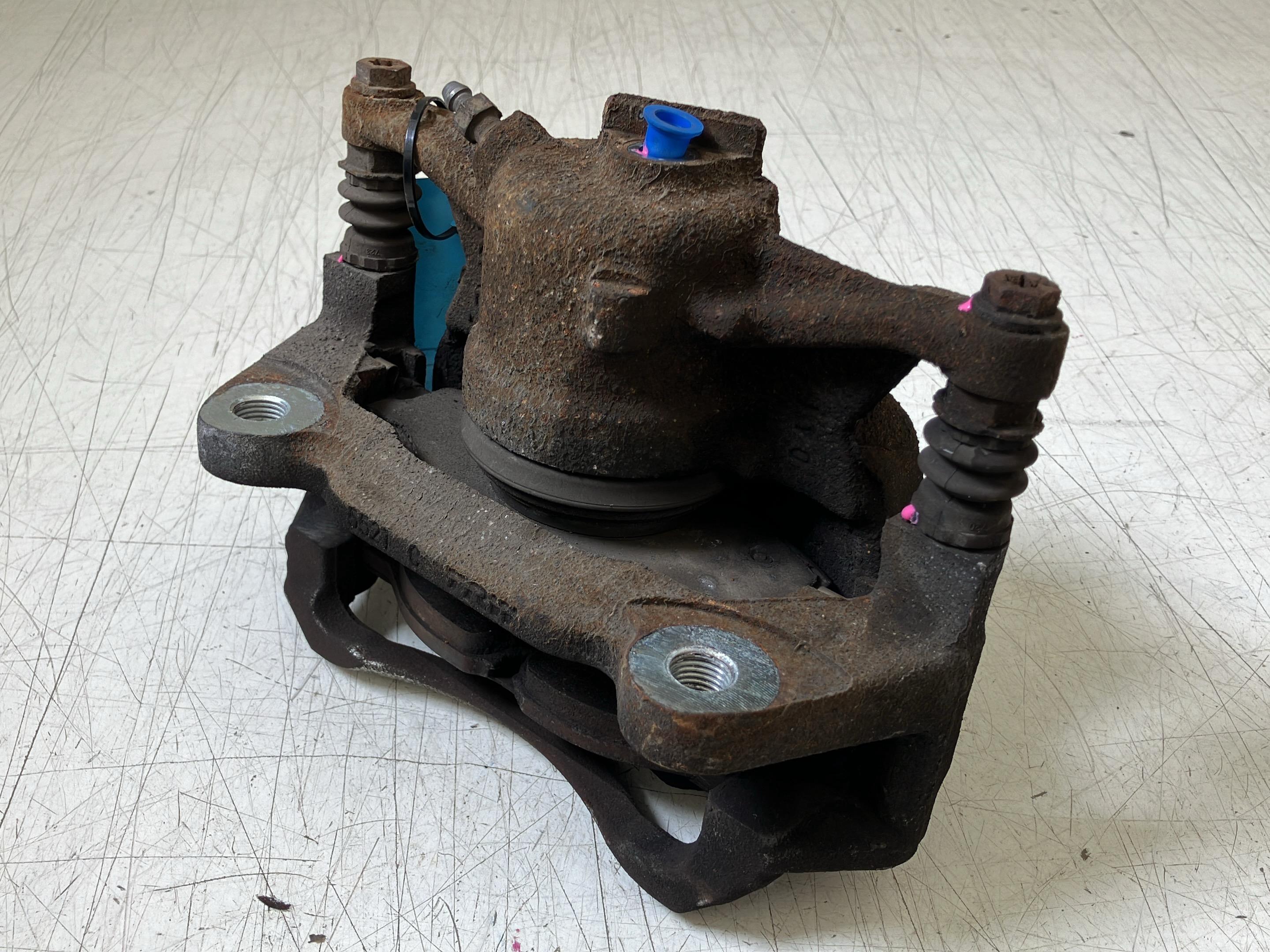 Bremssattel links vorne AUDI A3 Sportback (8V) 1.0 TFSI  85 kW  115 PS (07.2016-> )