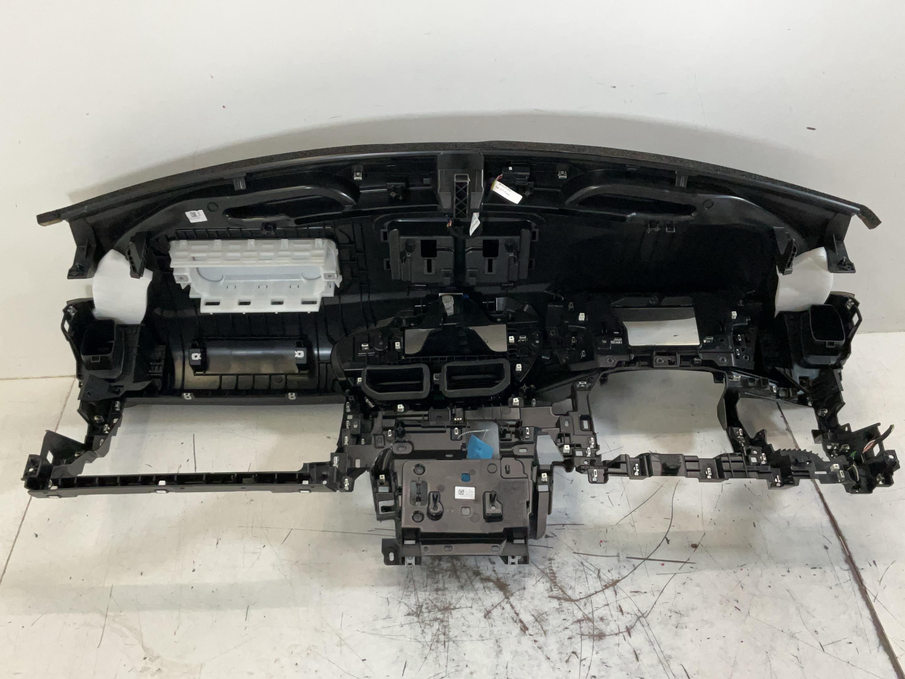 Tabloul de bord CITROEN C4 III (BA, BB, BC) 1.2 PureTech 130  96 kW  130 PS (10.2020-> )