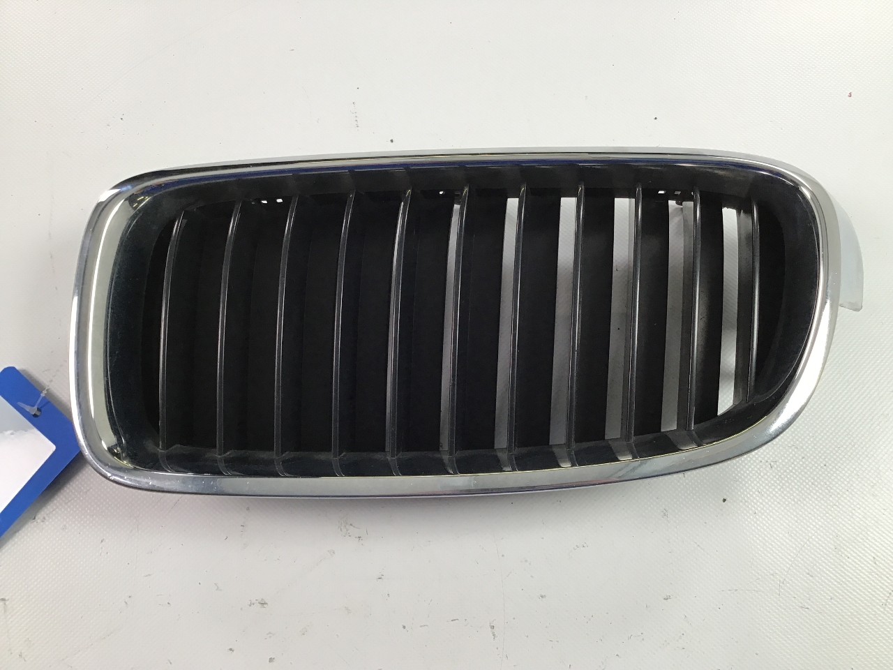 Grille de calandre gauche BMW 3er (F30, F80) ActiveHybrid 3  225 kW  306 PS (11.2011-05.2015) Grille de calandre gauche BMW 3er (F30, F80) ActiveHybrid 3  225 kW  306 PS (11.2011-05.2015)