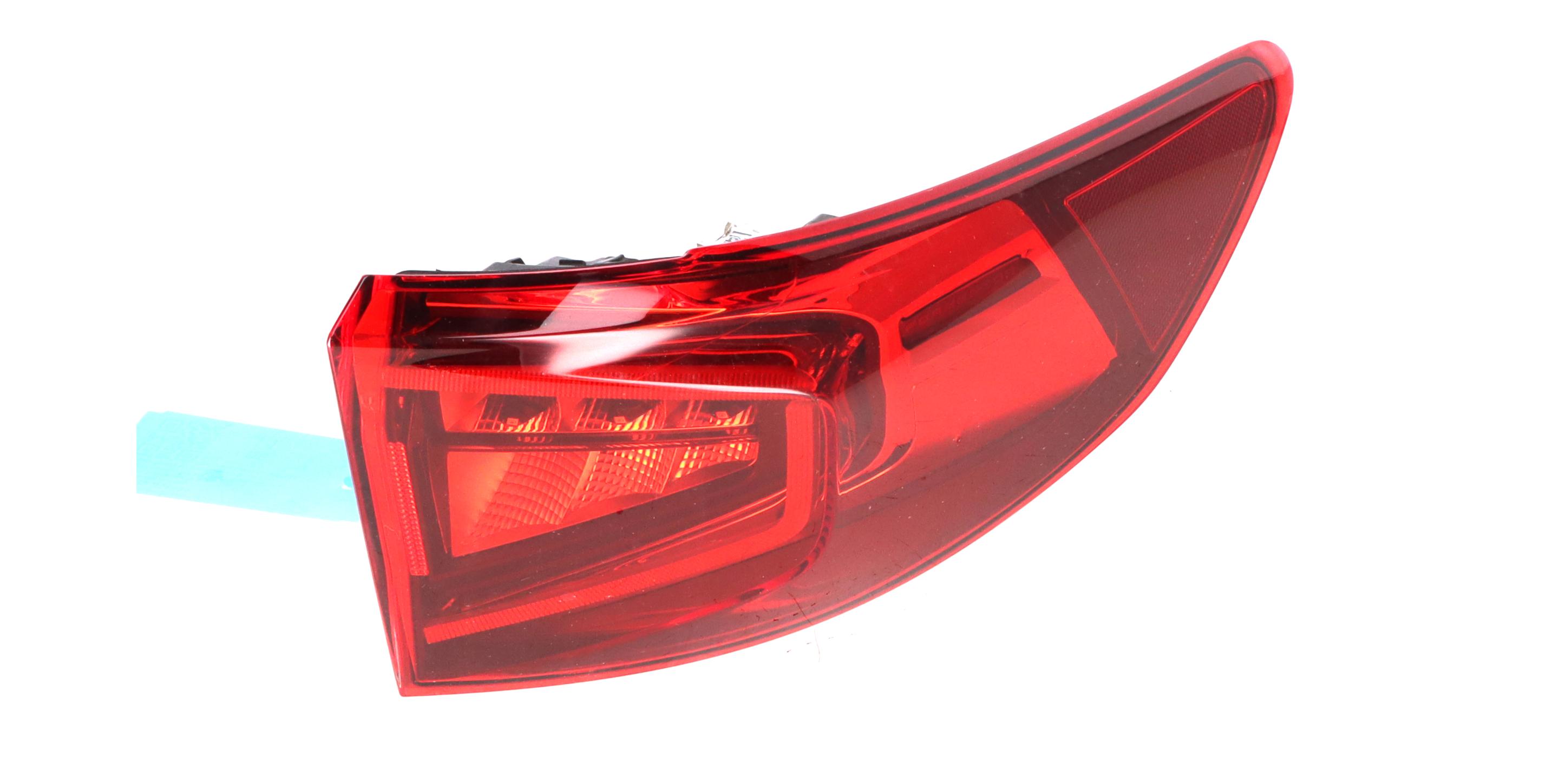 Feu arrière droite CUPRA Formentor (KM7) 2.5 VZ5 4Drive  287 kW  390 PS (10.2021-> )
