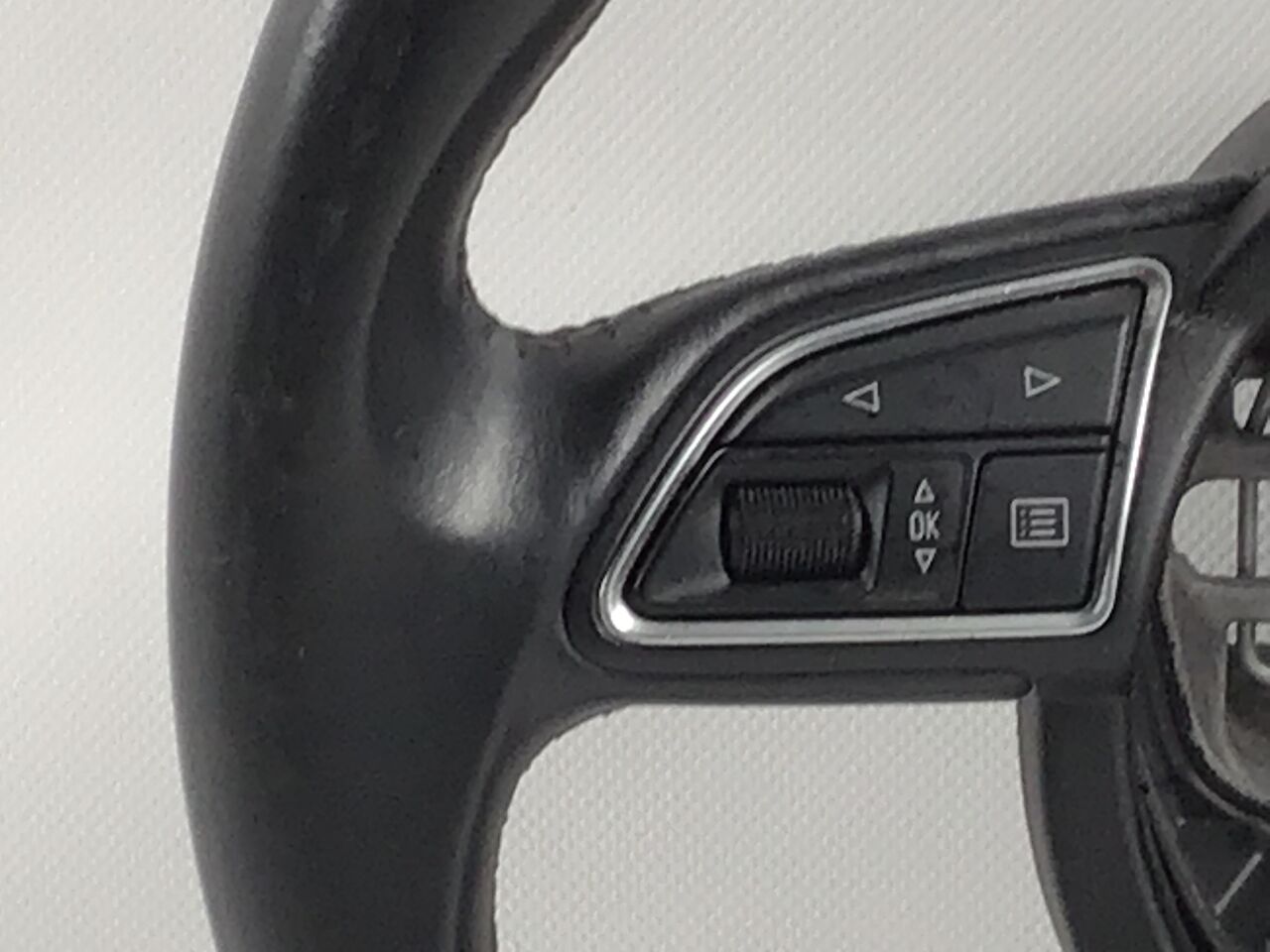 Stuurwiel AUDI A1 (8X) 1.4 TDI  66 kW  90 PS (11.2014-10.2018)