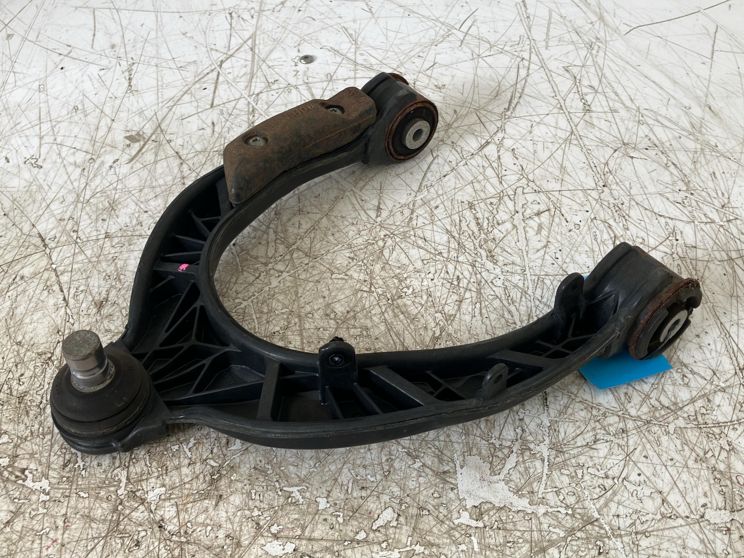 Wishbone top left front TESLA Model Y (5YJY) EV Allrad  378 kW  514 PS (09.2021-> )