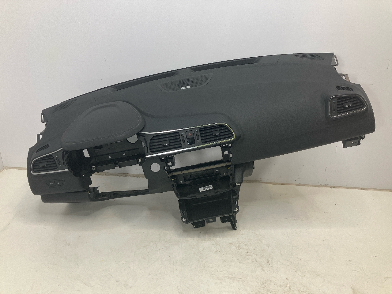 Car dashboard RENAULT Kadjar (HA, HL) 1.6 dCi 130 4x4  96 kW  131 PS (06.2015-> ) Car dashboard RENAULT Kadjar (HA, HL) 1.6 dCi 130 4x4  96 kW  131 PS (06.2015-> )