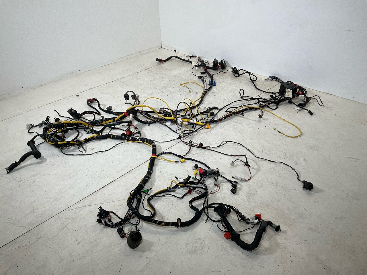 Cable harness FERRARI 360 Spider (F131) 3.6 Modena  294 kW  400 PS (02.2000-08.2005) Cable harness FERRARI 360 Spider (F131) 3.6 Modena  294 kW  400 PS (02.2000-08.2005)