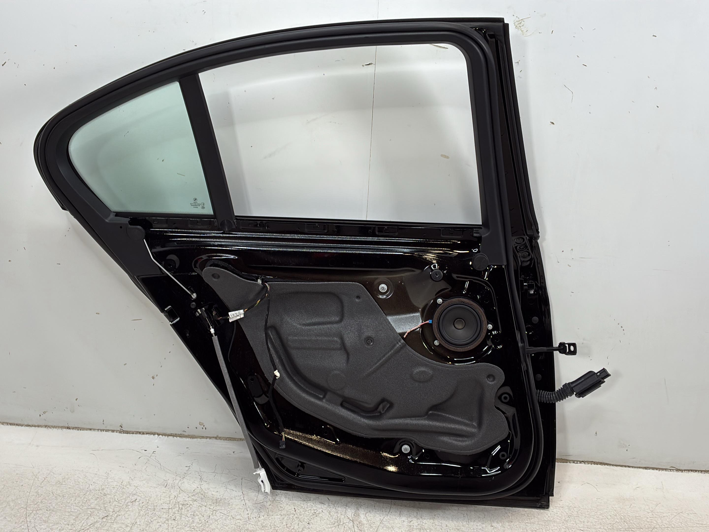 Door left rear BMW 3er (F30, F80) 320d  140 kW  190 PS (07.2015-10.2018)