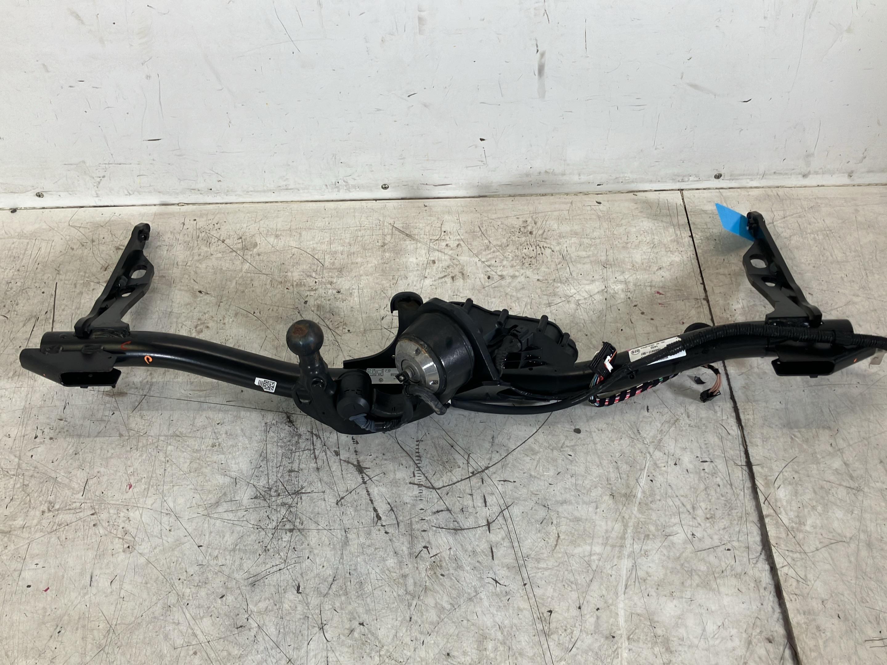 Czujnik sprzęgu przyczepy VW Golf VIII (CD) 1.5 eTSI  110 kW  150 PS (12.2019-> )