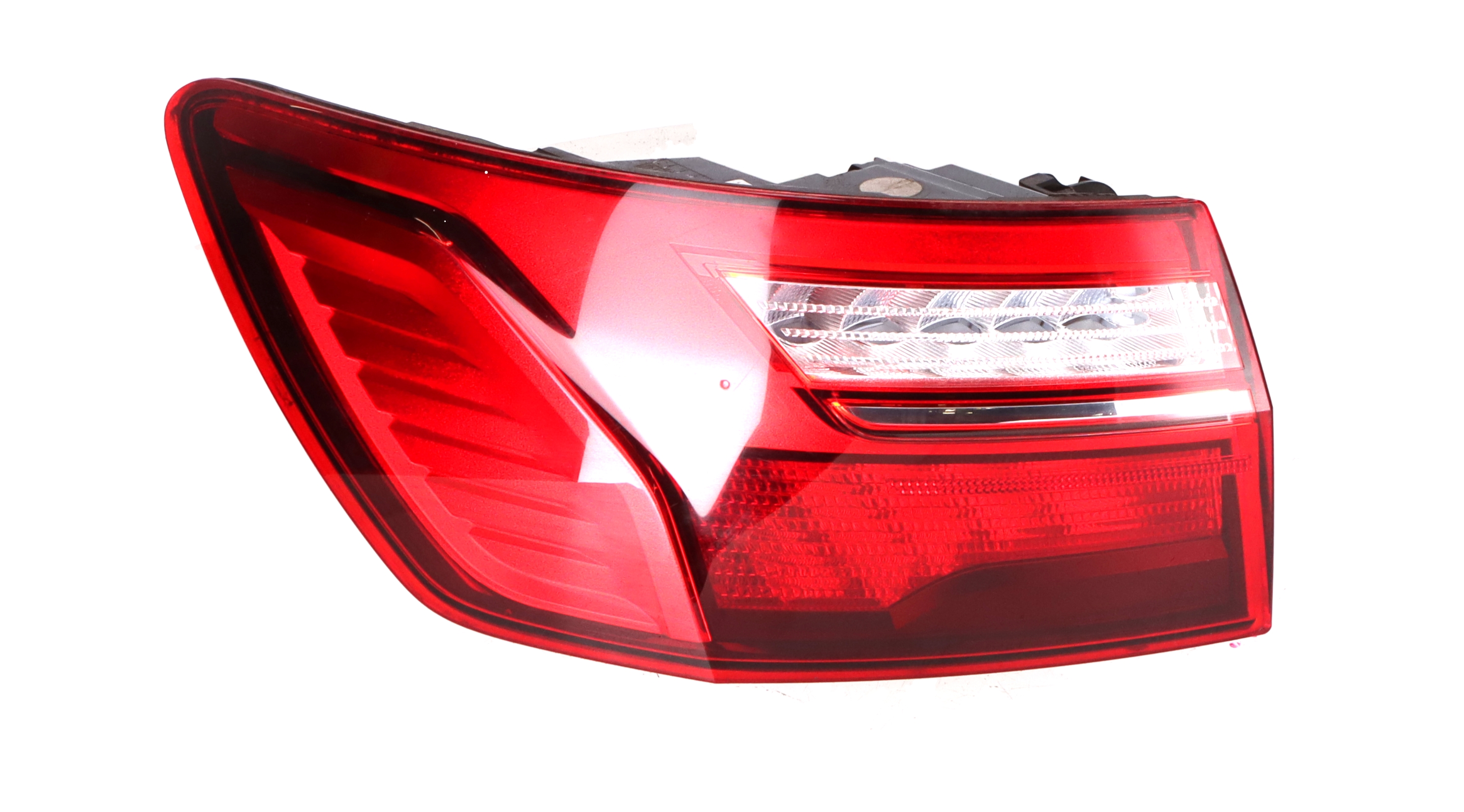 Lampă spate exterior stânga AUDI A4 (8W, B9) 35 TFSI Mild Hybrid  110 kW  150 PS (12.2018-> )