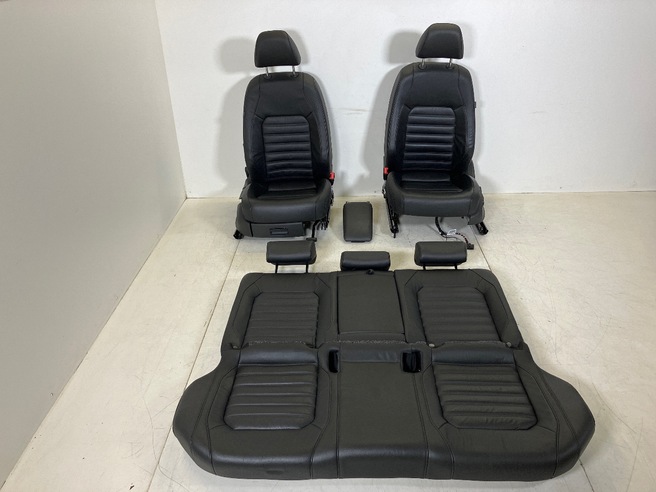 Equipement intérieur VW Jetta IV (162, 163, AV3, AV2) 2.0 TDI  103 kW  140 PS (02.2011-> )