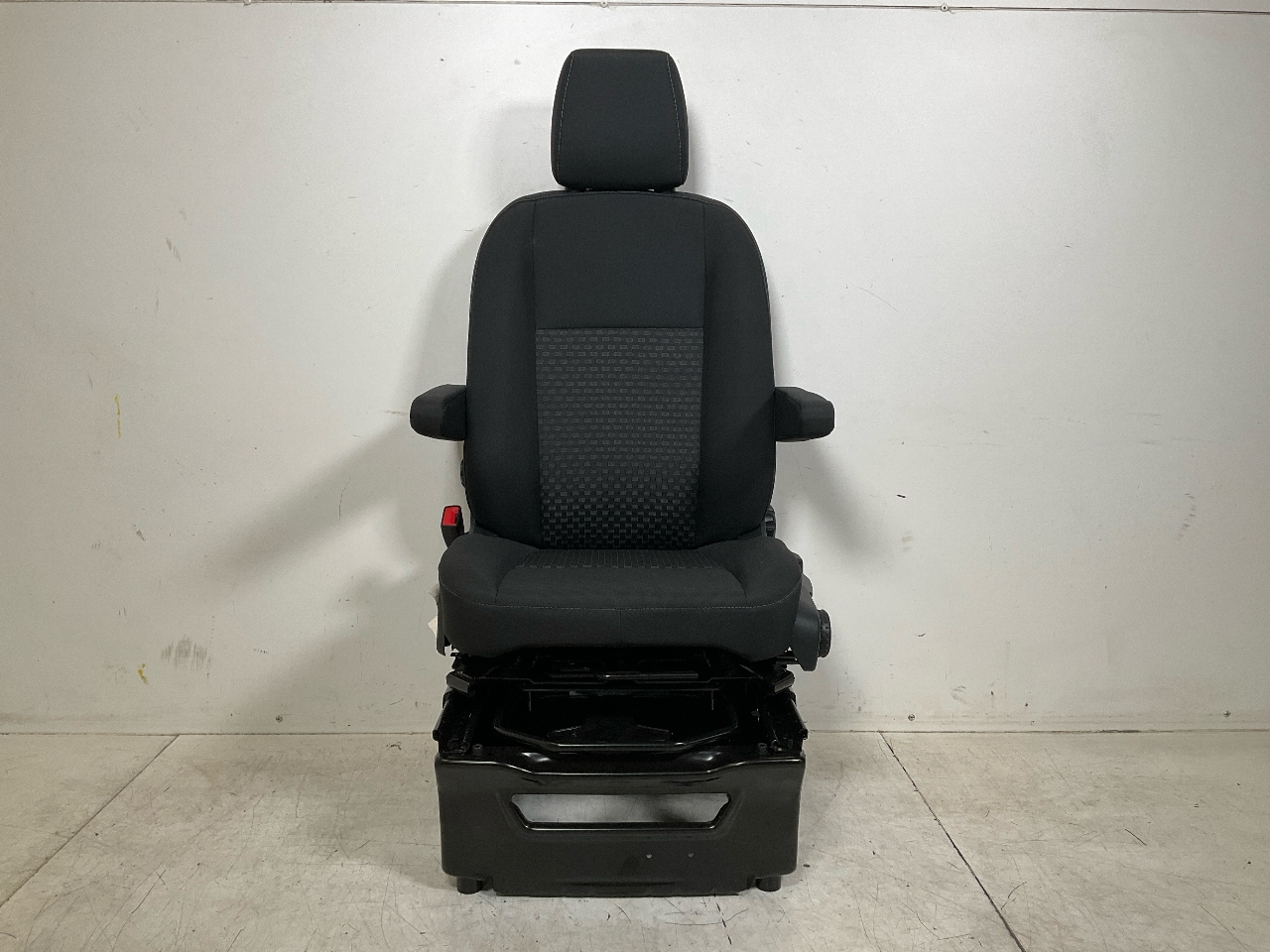 Seat left front FORD Transit V363 Pritsche/Fahrgestell (FED, FFD) 2.0 TDCi  125 kW  170 PS (03.2016-> ) Seat left front FORD Transit V363 Pritsche/Fahrgestell (FED, FFD) 2.0 TDCi  125 kW  170 PS (03.2016-> )
