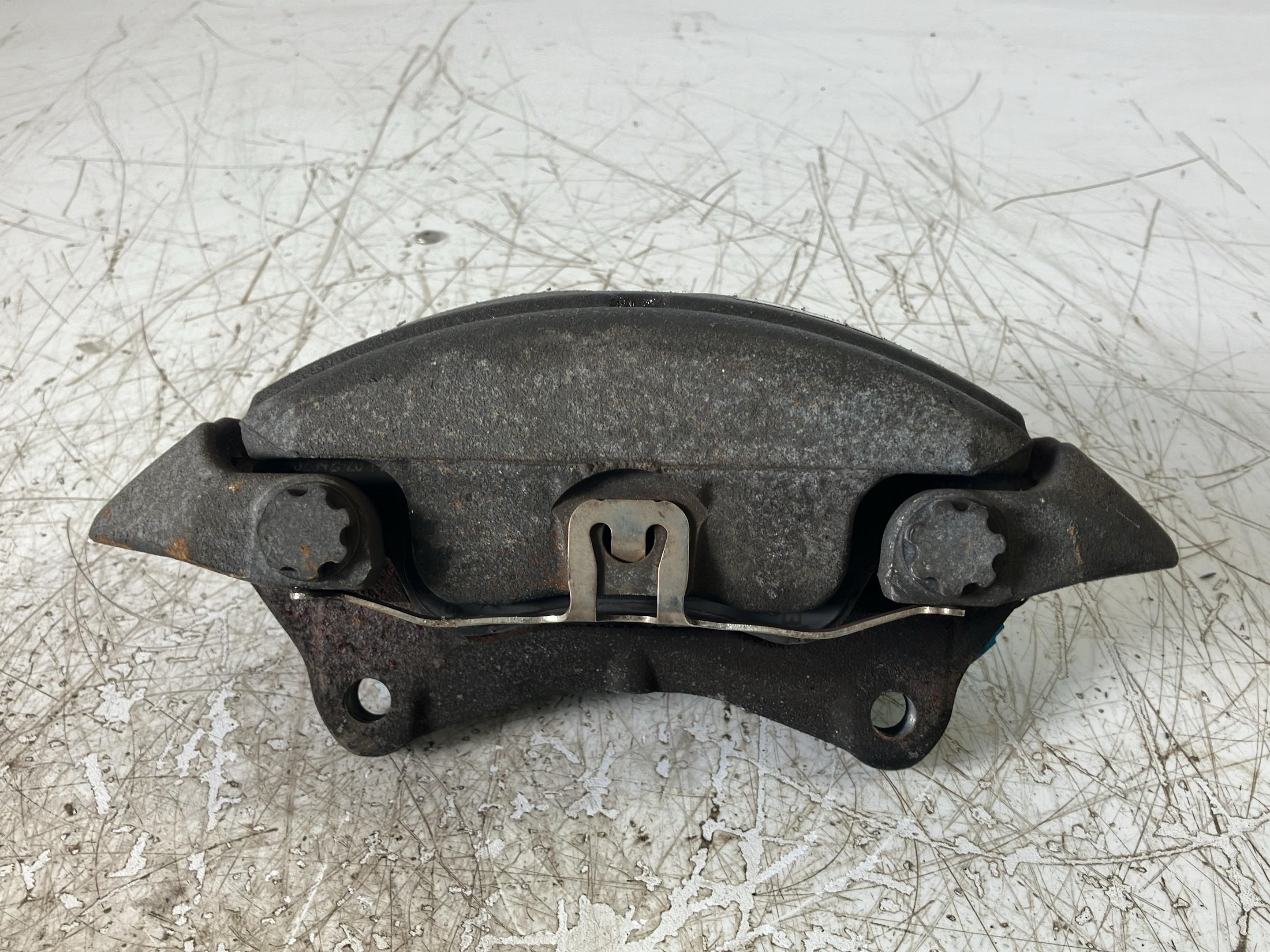 Bremssattel links vorne AUDI A5 Cabriolet (8F) 3.0 TDI  150 kW  204 PS (10.2011-01.2017)
