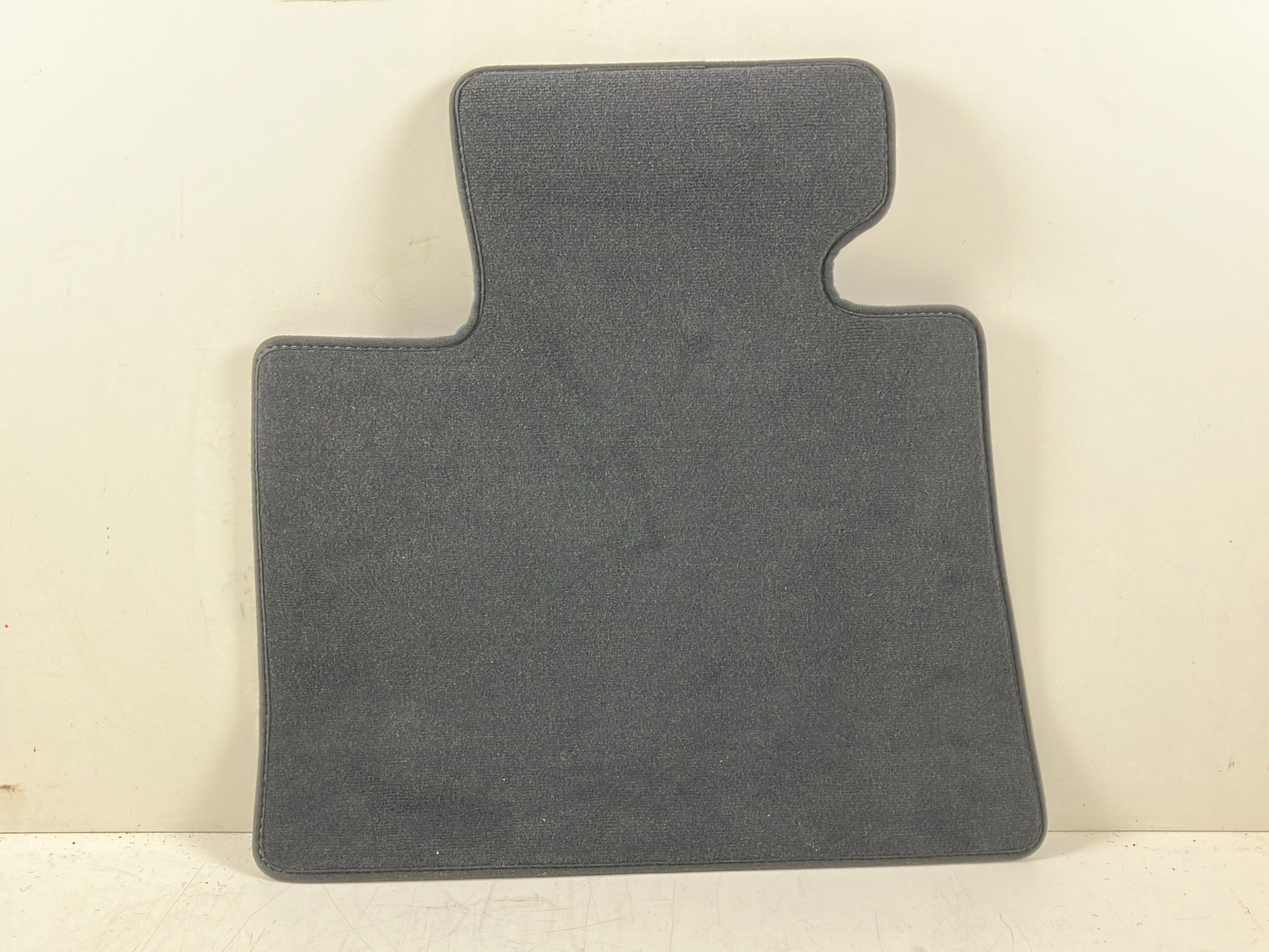 Zestaw dywaników podłogowych BMW X6 (G06, F96) xDrive40d Mild-Hybrid  259 kW  352 PS (06.2023-> )