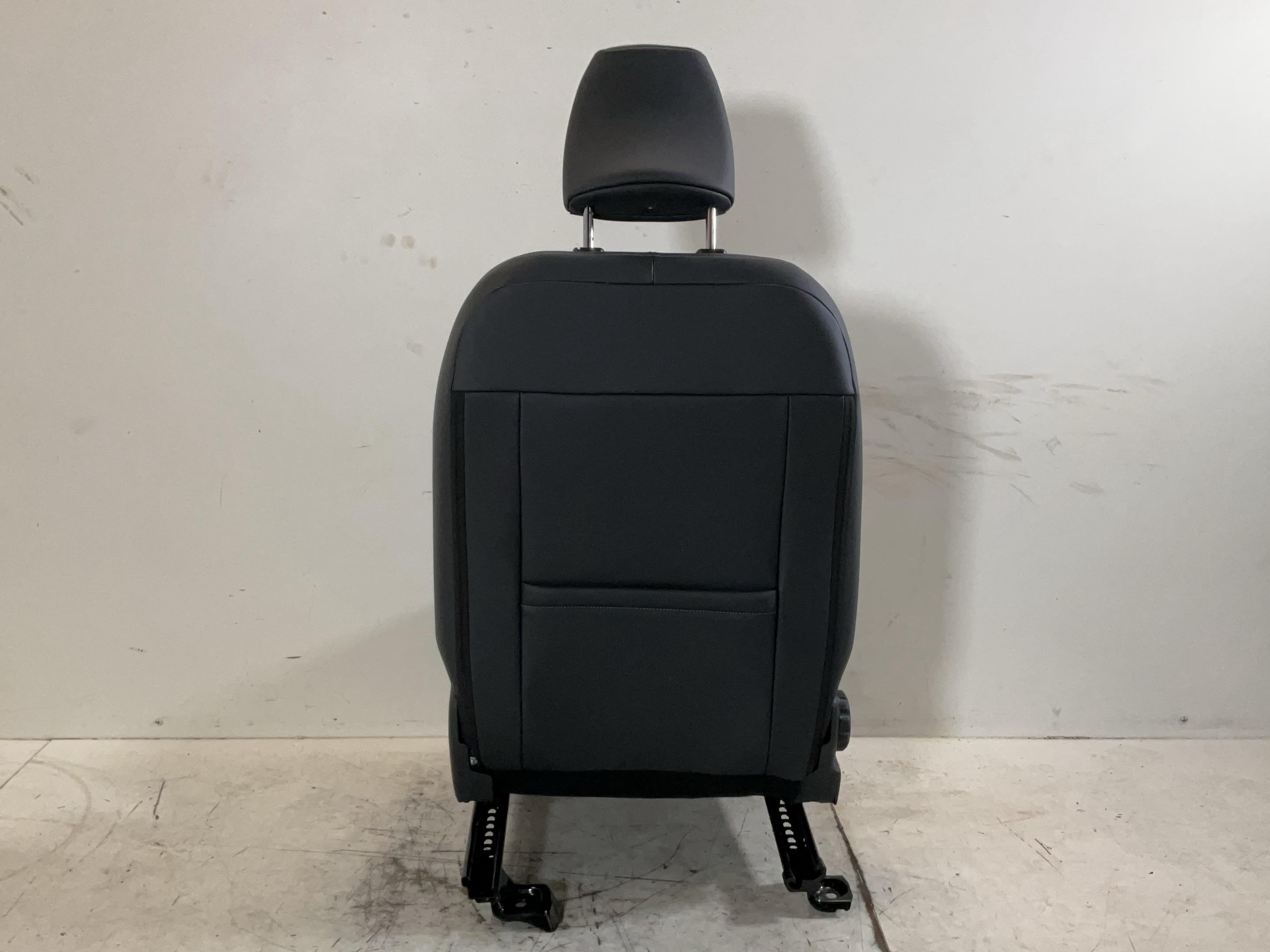 Siège avant droit FORD Tourneo Courier V769 Van (N1P) E-Tourneo Courier  100 kW  136 PS (12.2024-> )