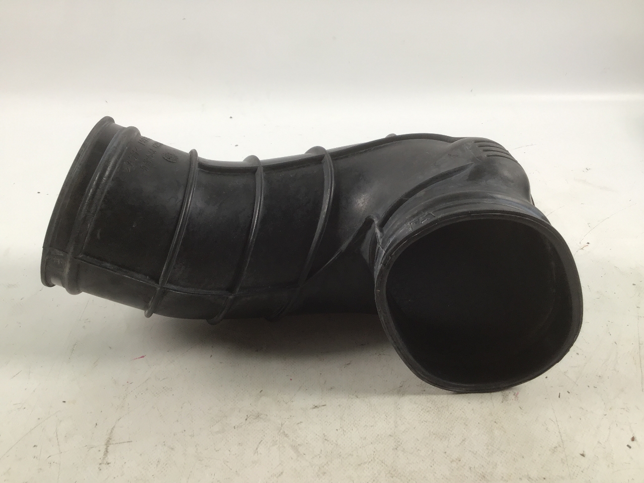 Tube d'aspiration pour alimentation en air FERRARI 458 4.5  416 kW  566 PS (12.2009-> ) Tube d'aspiration pour alimentation en air FERRARI 458 4.5  416 kW  566 PS (12.2009-> )