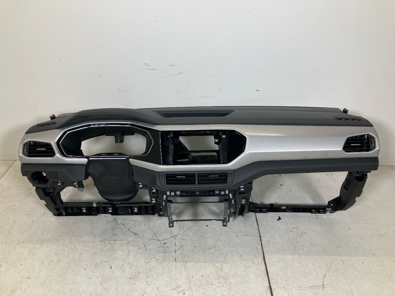 Armaturenbrett VW T-Cross (C11) 1.5 TSI  110 kW  150 PS (01.2020-> )