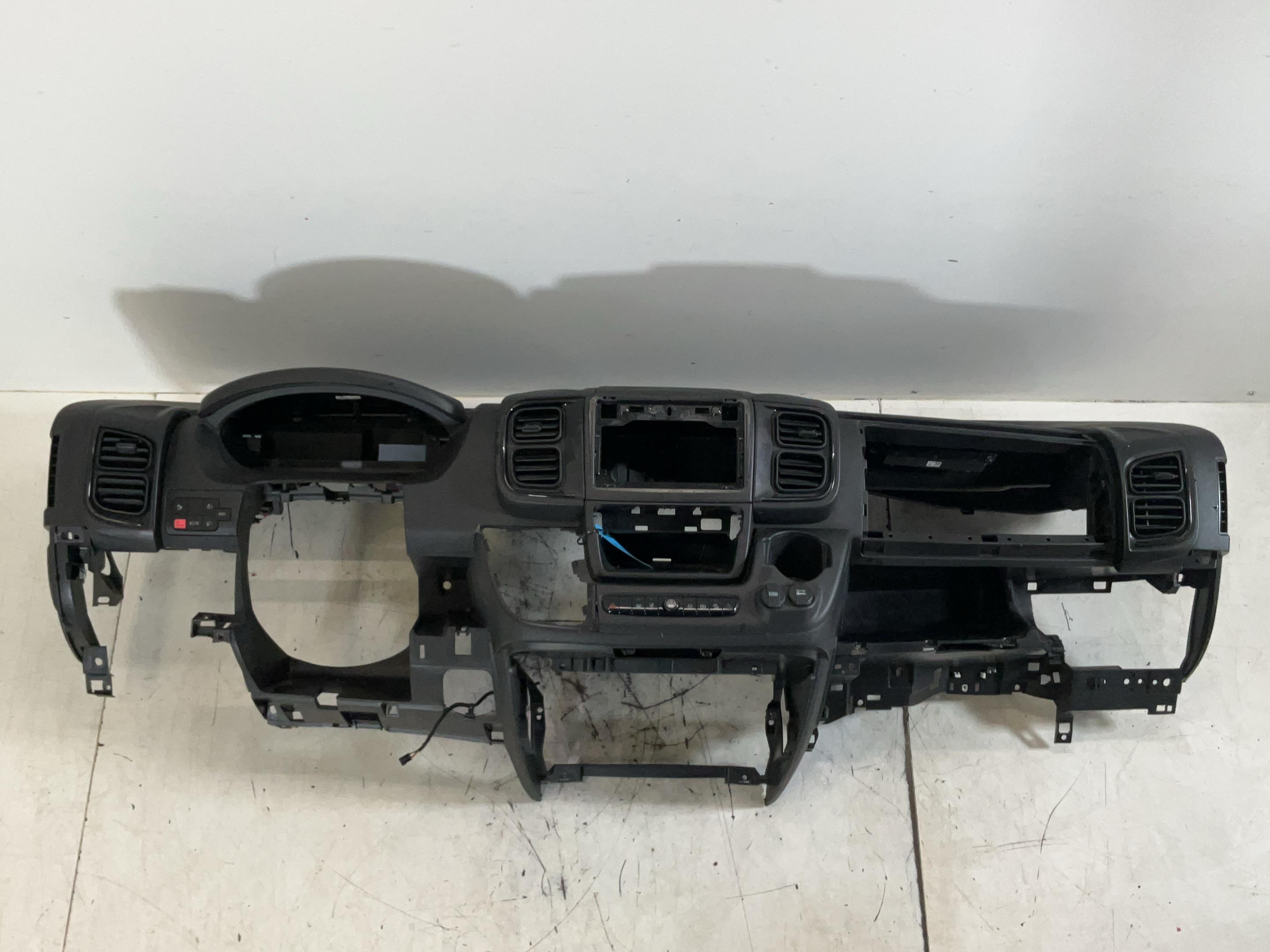 Armaturenbrett OPEL Movano C Kasten (U9) 2.2 BlueHDi 140  103 kW  140 PS (11.2023-> )