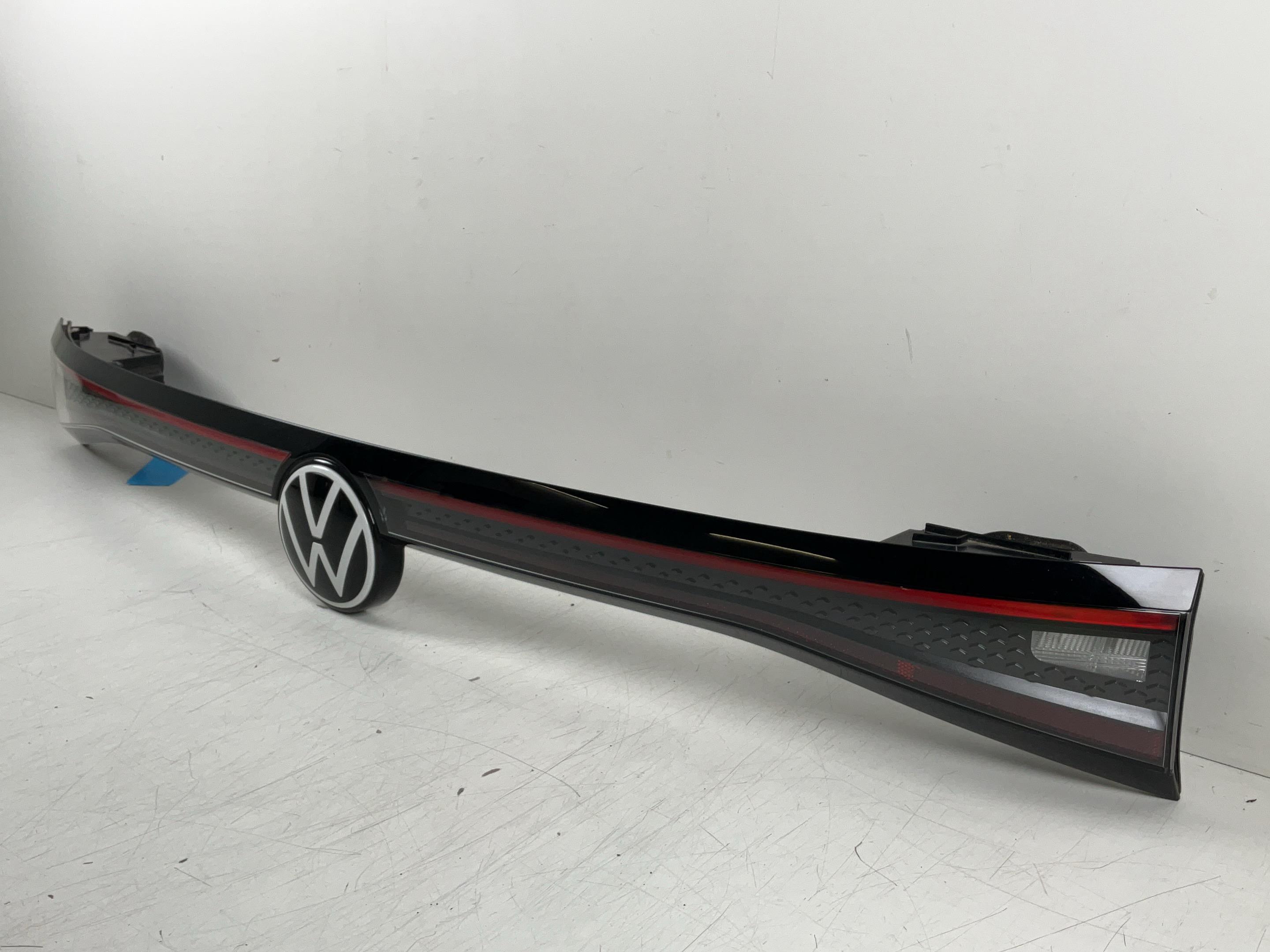 Feu arrière centre VW ID.4 (E21) Pro  210 kW  286 PS (10.2023-> )