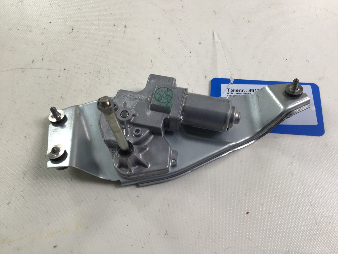 Moteur d'essuie-glace arrière BMW X1 (F48) xDrive 20i  141 kW  192 PS (11.2014-> ) Moteur d'essuie-glace arrière BMW X1 (F48) xDrive 20i  141 kW  192 PS (11.2014-> )