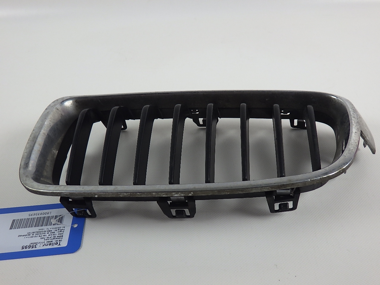 Kühlergrill links BMW 3er (F30, F80) 320d  135 kW  184 PS (03.2011-03.2016) Kühlergrill links BMW 3er (F30, F80) 320d  135 kW  184 PS (03.2011-03.2016)