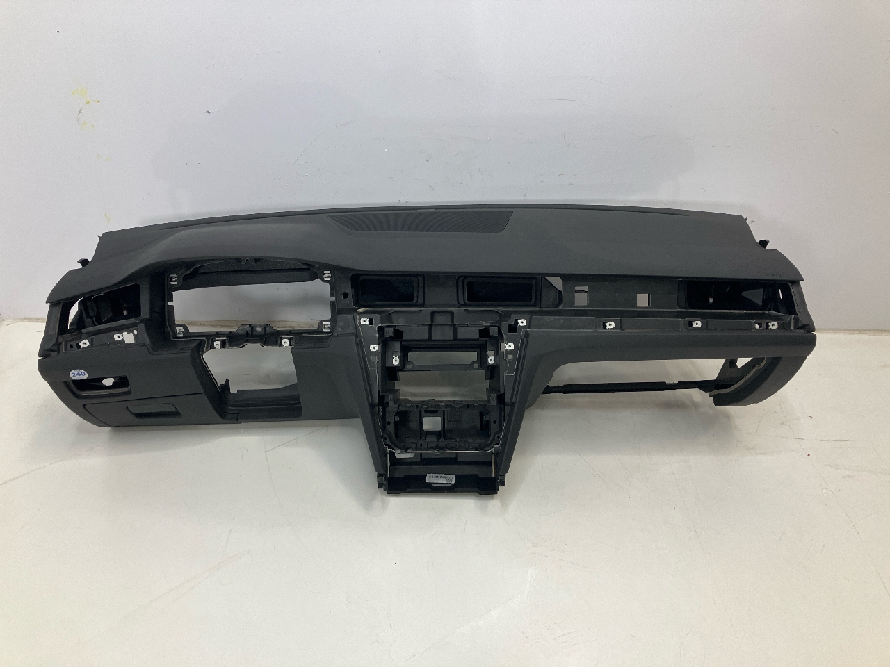 Car dashboard VW Passat B8 Variant (3G) 2.0 TDI 4motion  140 kW  190 PS (11.2014-> ) Car dashboard VW Passat B8 Variant (3G) 2.0 TDI 4motion  140 kW  190 PS (11.2014-> )