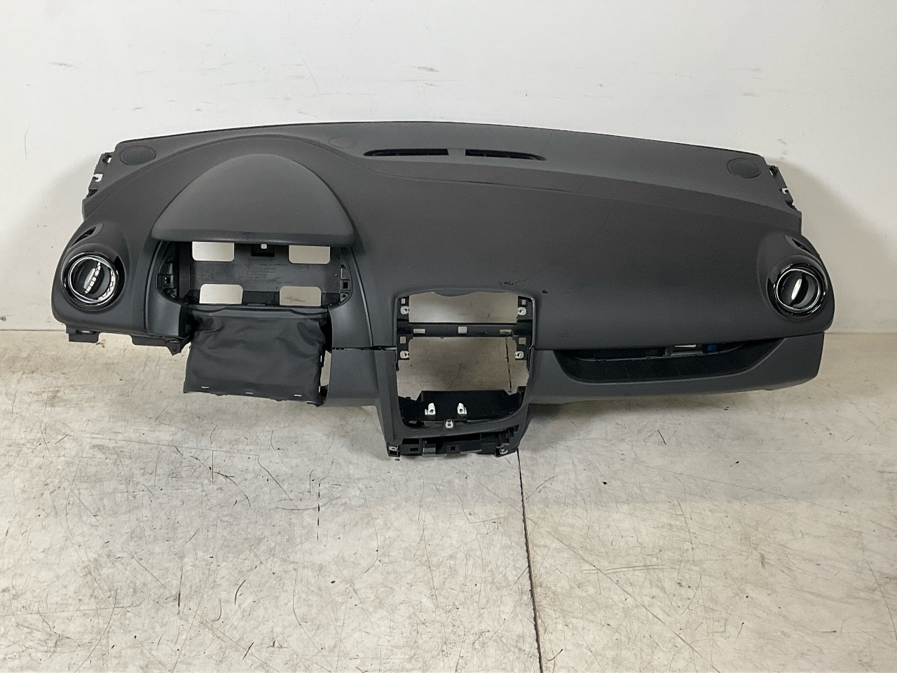 Armaturenbrett RENAULT Clio IV (BH) 1.2 16V  55 kW  75 PS (06.2015-> ) Armaturenbrett RENAULT Clio IV (BH) 1.2 16V  55 kW  75 PS (06.2015-> )