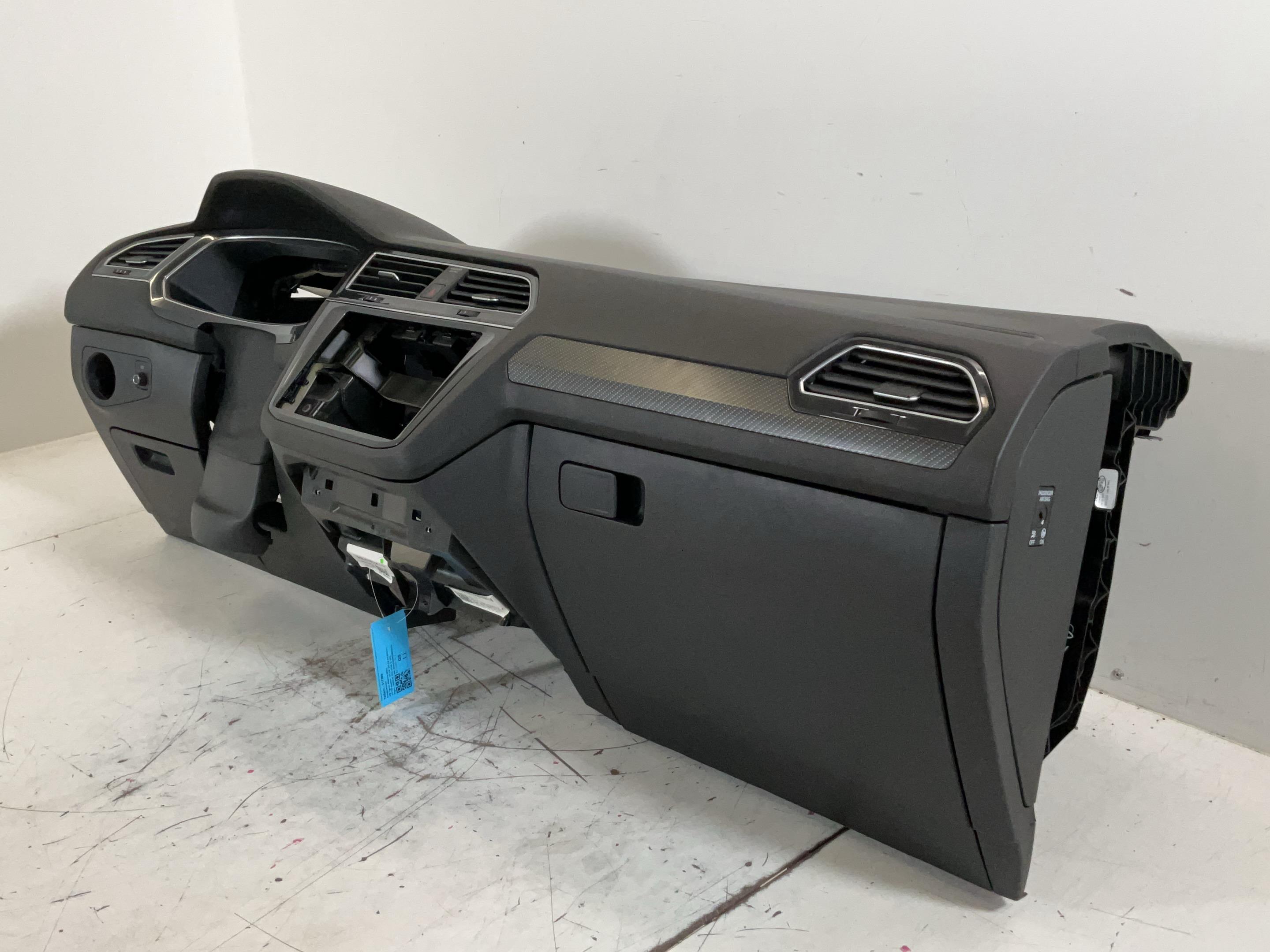 Car dashboard VW Tiguan Allspace (BW2) 2.0 TDI 4motion  147 kW  200 PS (06.2020-> )