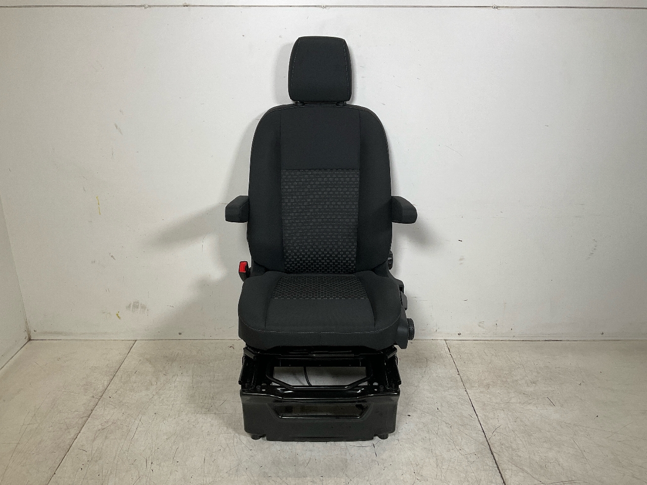 Seat left front FORD Transit V363 Pritsche/Fahrgestell (FED, FFD) 2.0 TDCi  125 kW  170 PS (03.2016-> ) Seat left front FORD Transit V363 Pritsche/Fahrgestell (FED, FFD) 2.0 TDCi  125 kW  170 PS (03.2016-> )