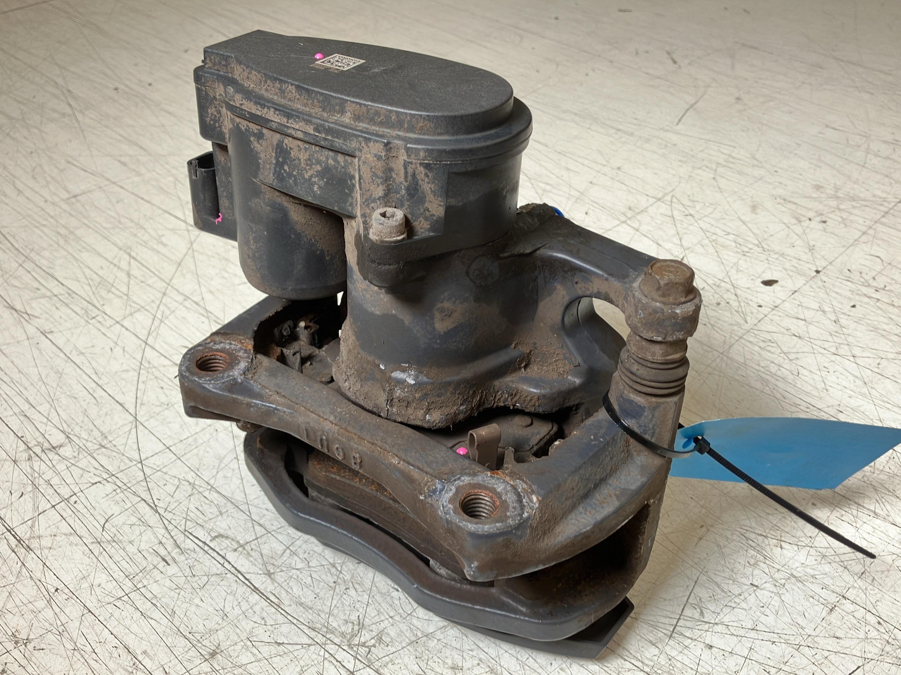 Brake caliper right rear TESLA Model X (5YJX) 100D AWD  386 kW  525 PS (08.2017-> )