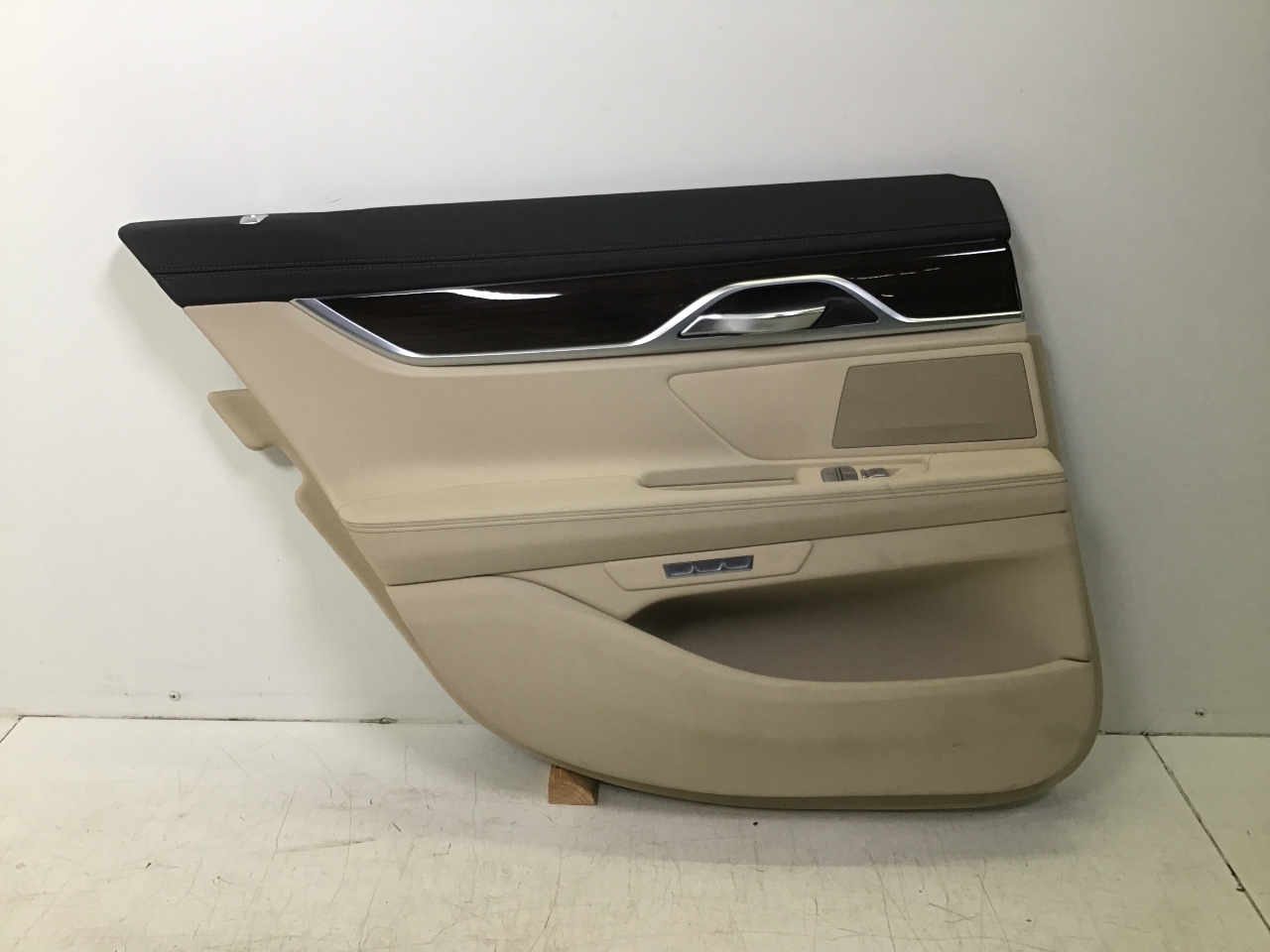 Türverkleidung links hinten BMW 7er (G11, G12) 730d  195 kW  265 PS (09.2015-> ) Türverkleidung links hinten BMW 7er (G11, G12) 730d  195 kW  265 PS (09.2015-> )