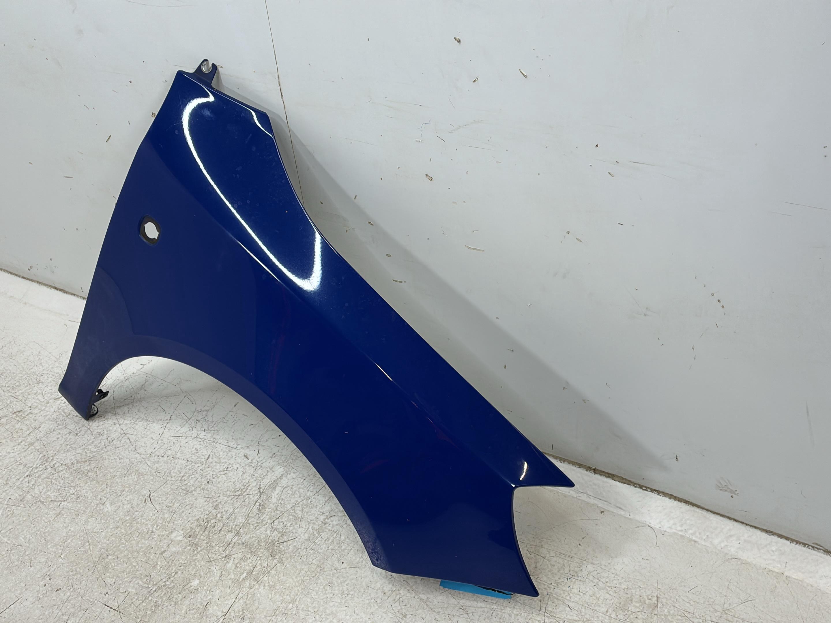 Aile avant droit SKODA Fabia II (542) 1.2 12V HTP  51 kW  69 PS (01.2007-12.2014)