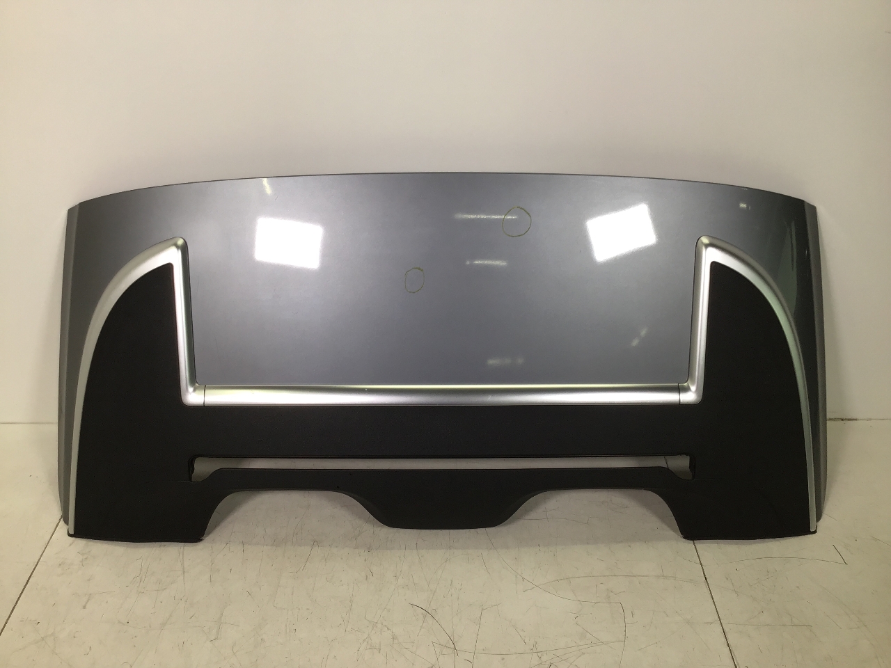 Couvercle du logement de la capote BMW 6er Cabriolet (F12) 640d  230 kW  313 PS (09.2011-06.2018) Couvercle du logement de la capote BMW 6er Cabriolet (F12) 640d  230 kW  313 PS (09.2011-06.2018)