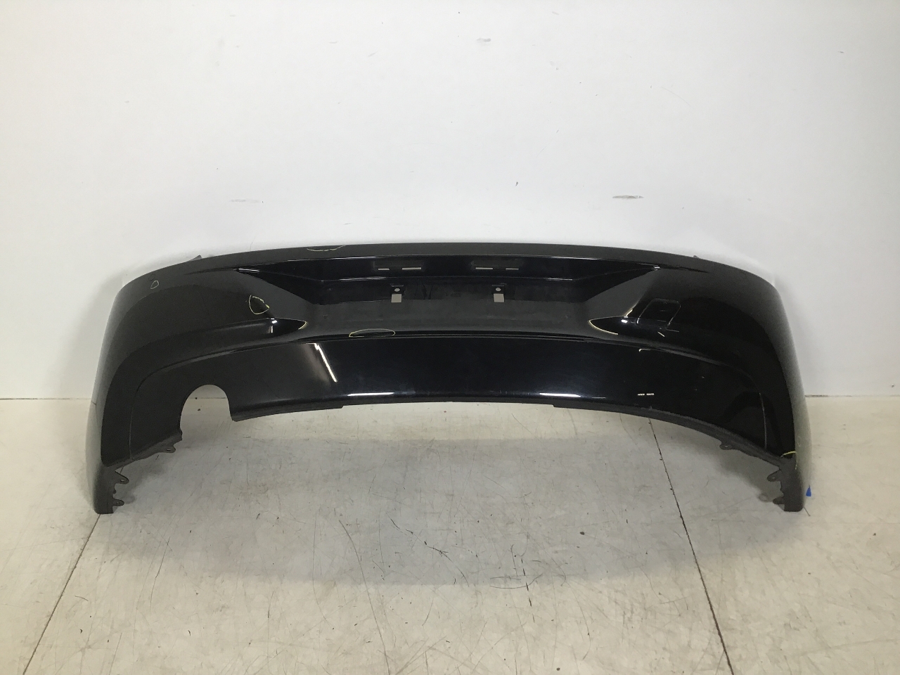 Stoßstange hinten BMW 1er (F20) 116d  85 kW  116 PS (03.2015-> ) Stoßstange hinten BMW 1er (F20) 116d  85 kW  116 PS (03.2015-> )