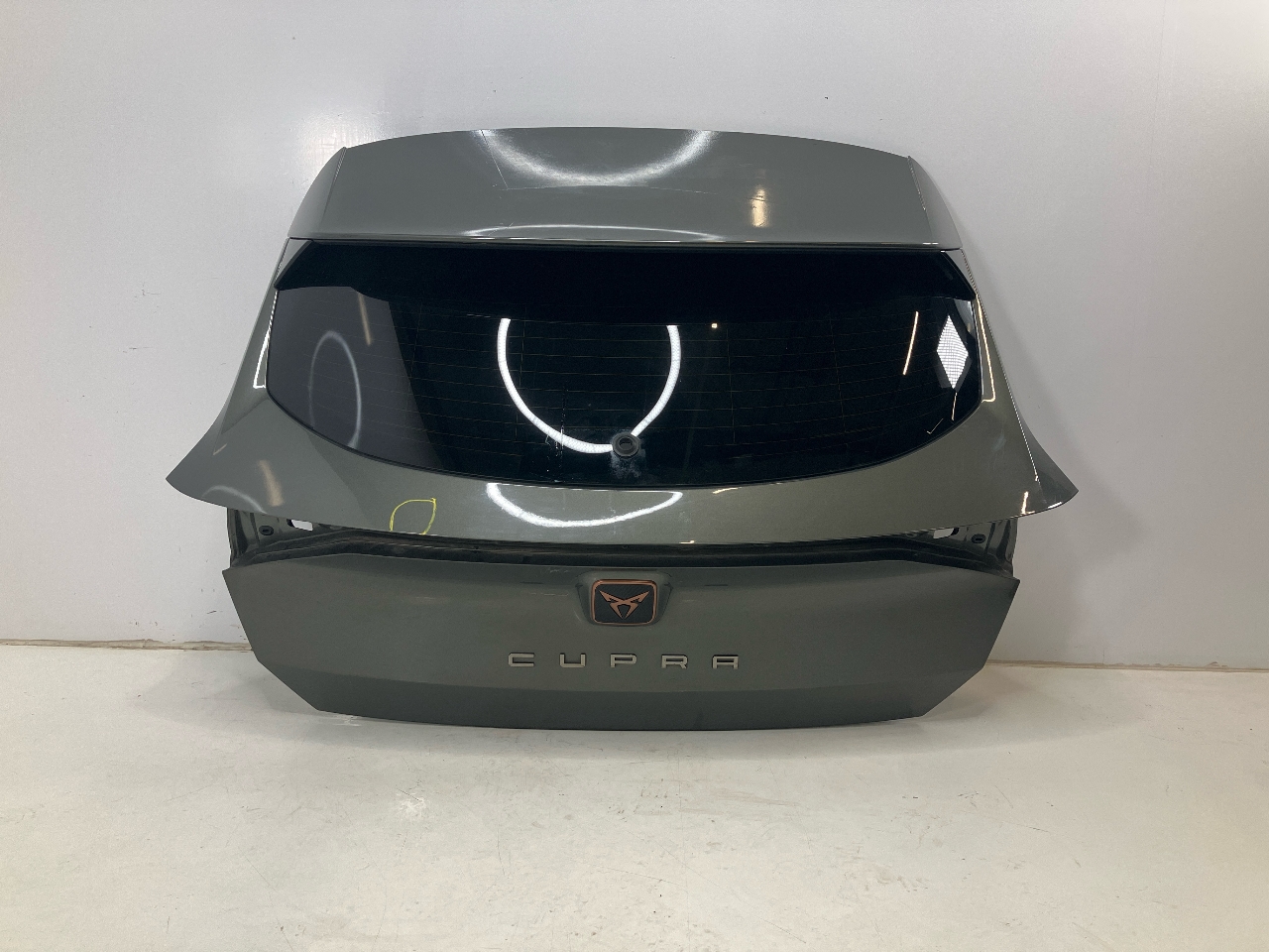Tail gate CUPRA Formentor (KM7) 2.0 TSI  180 kW  245 PS (03.2021-> ) Tail gate CUPRA Formentor (KM7) 2.0 TSI  180 kW  245 PS (03.2021-> )