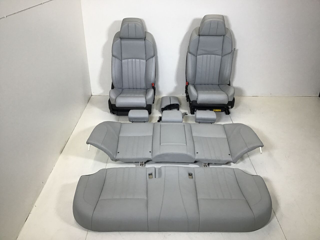 Interior equipment BMW 5er (F10) M5  412 kW  560 PS (09.2011-10.2016)