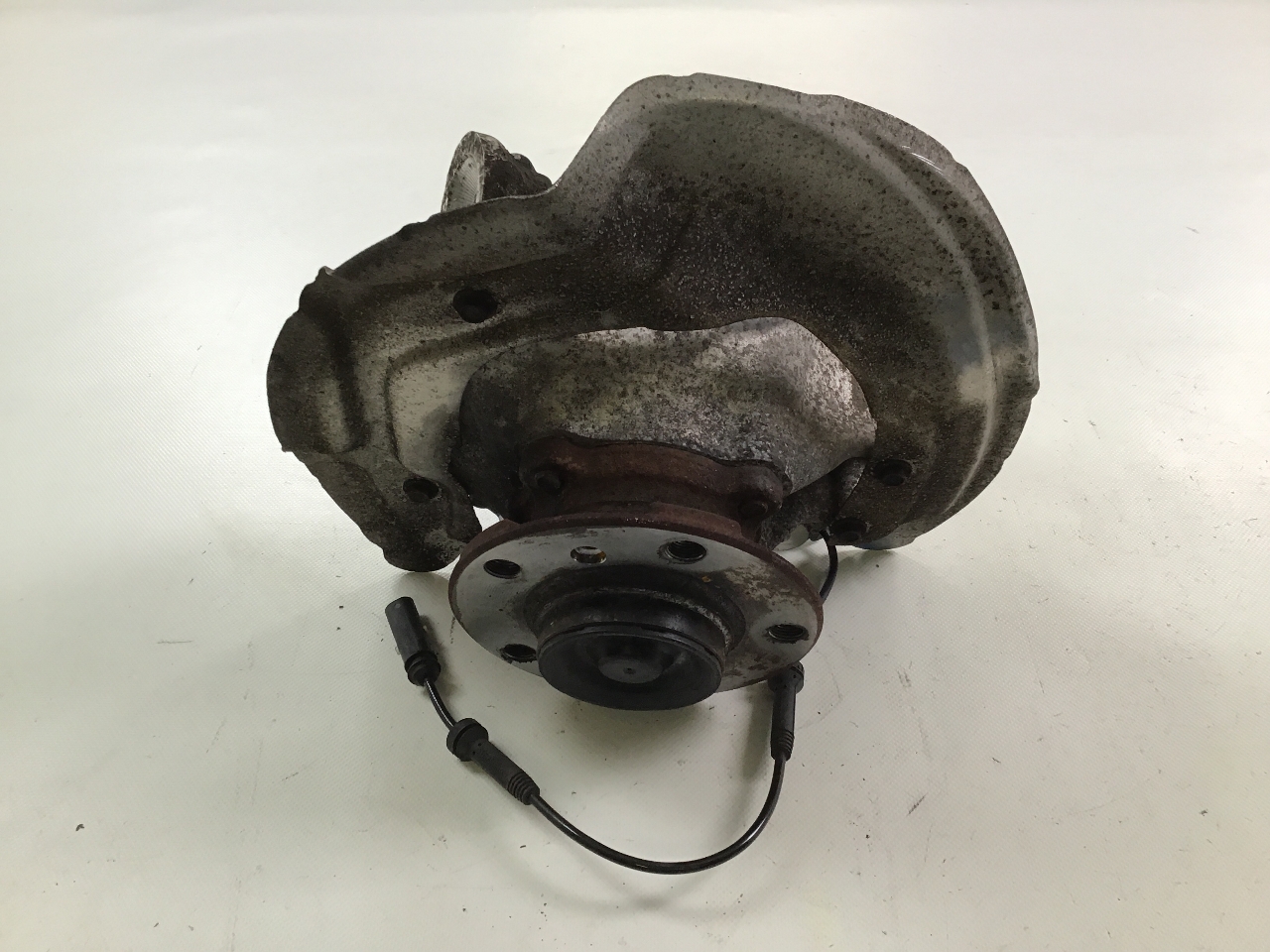 Achsschenkel links vorne BMW 1er (F21) 116i  100 kW  136 PS (12.2011-> ) Achsschenkel links vorne BMW 1er (F21) 116i  100 kW  136 PS (12.2011-> )